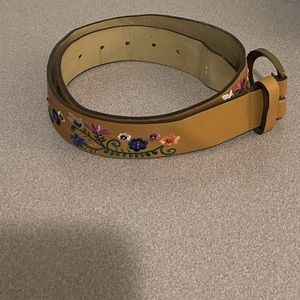 Women’s floral embroidered belt size s/m